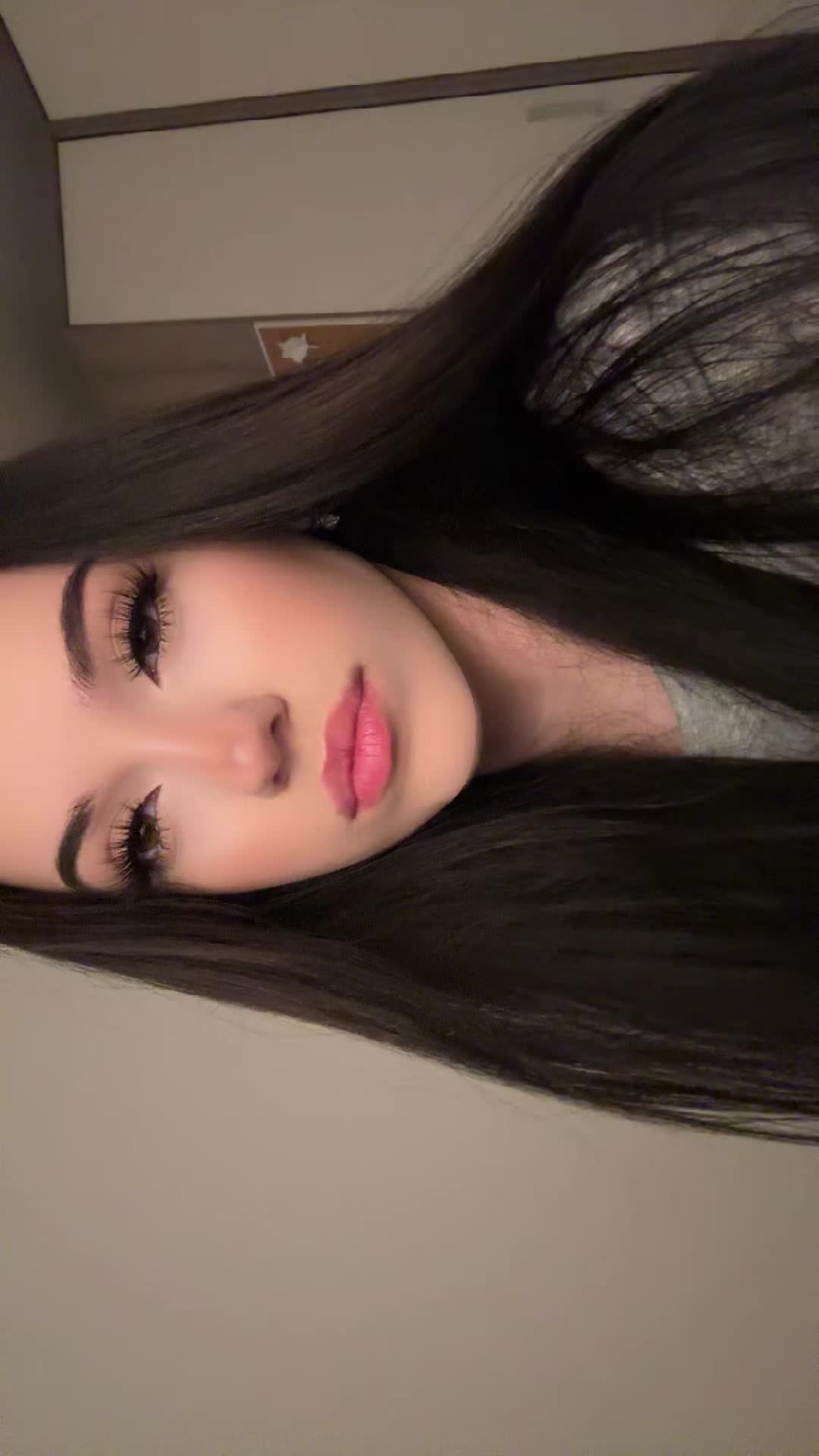 @laura.hrsak