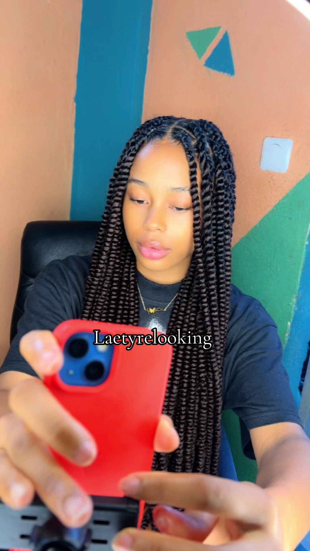@laetyrelooking2