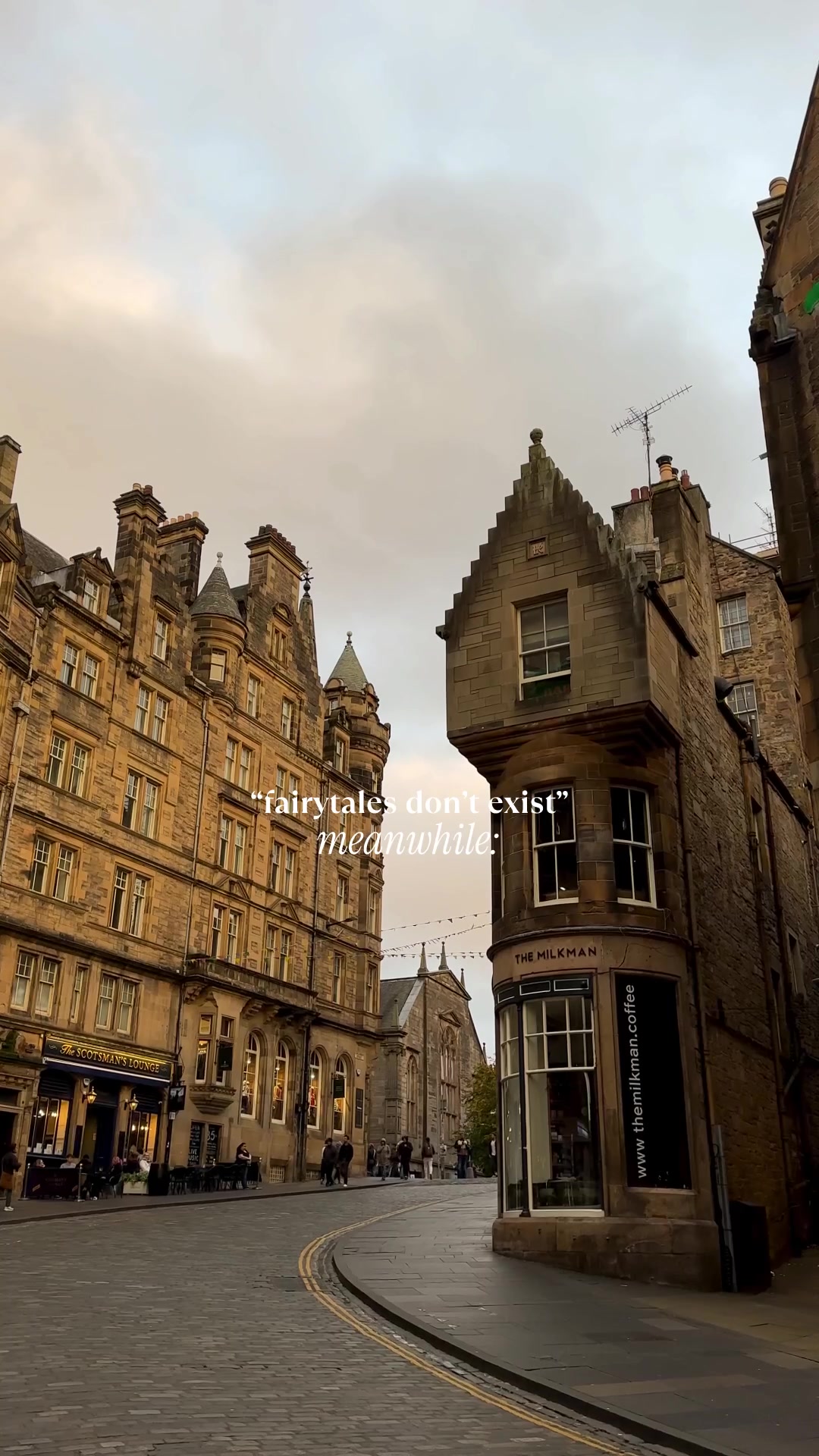 @Courtney | Travel + Lifestyle