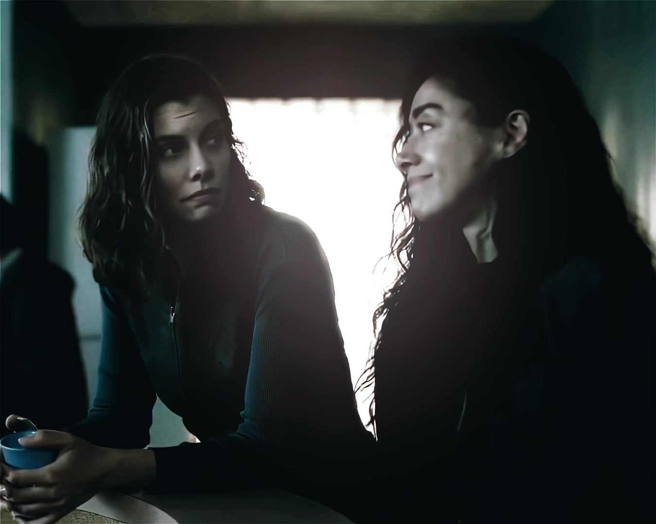 @Laura🧟♀️