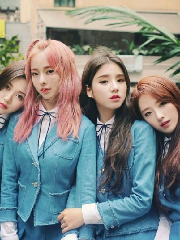@heejin with giraffe&sup1;&sup2;