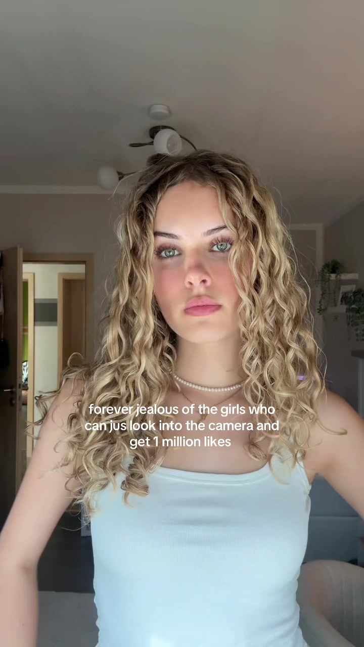 @𝑙𝑎𝑟𝑎