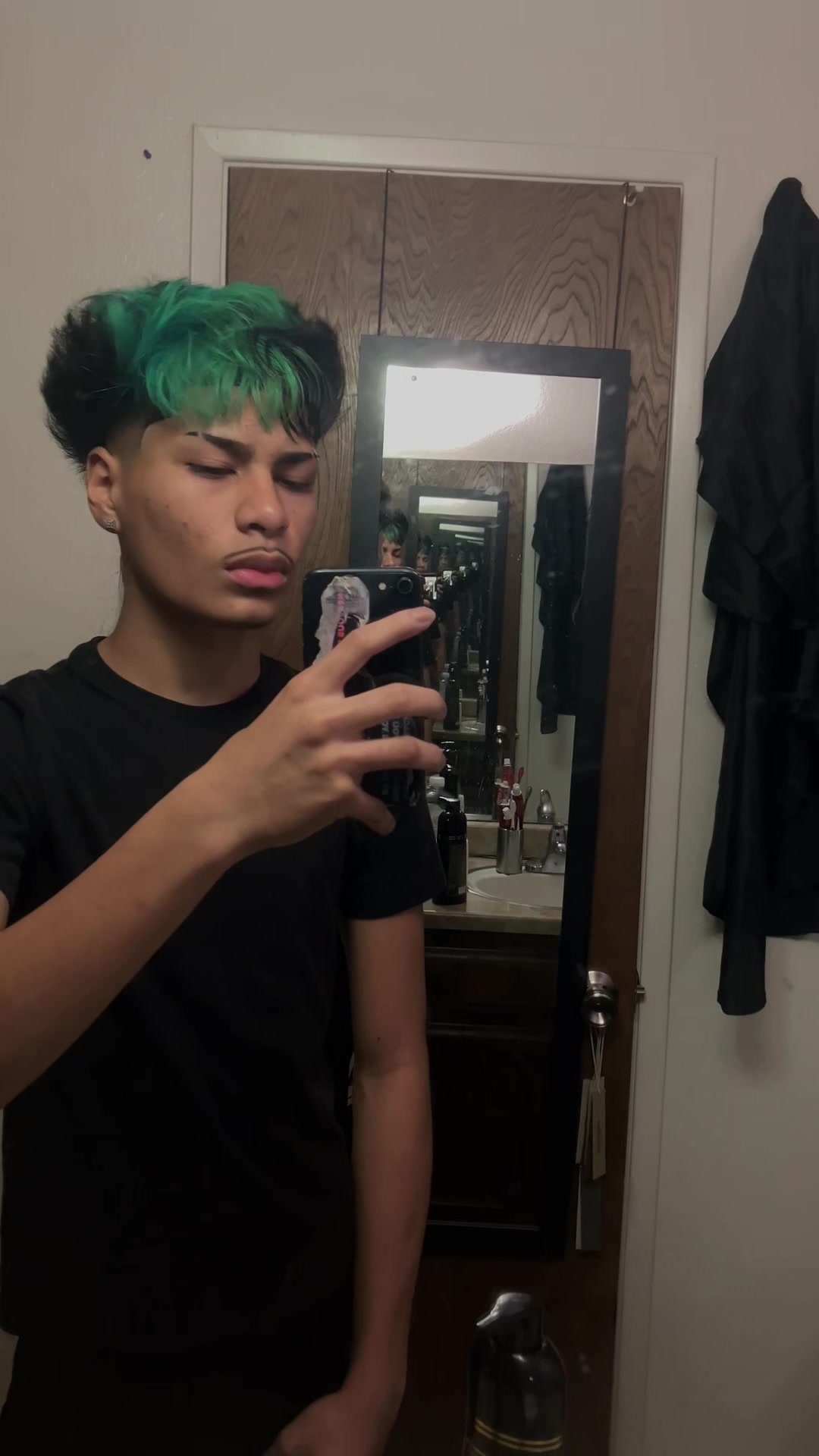 @👤