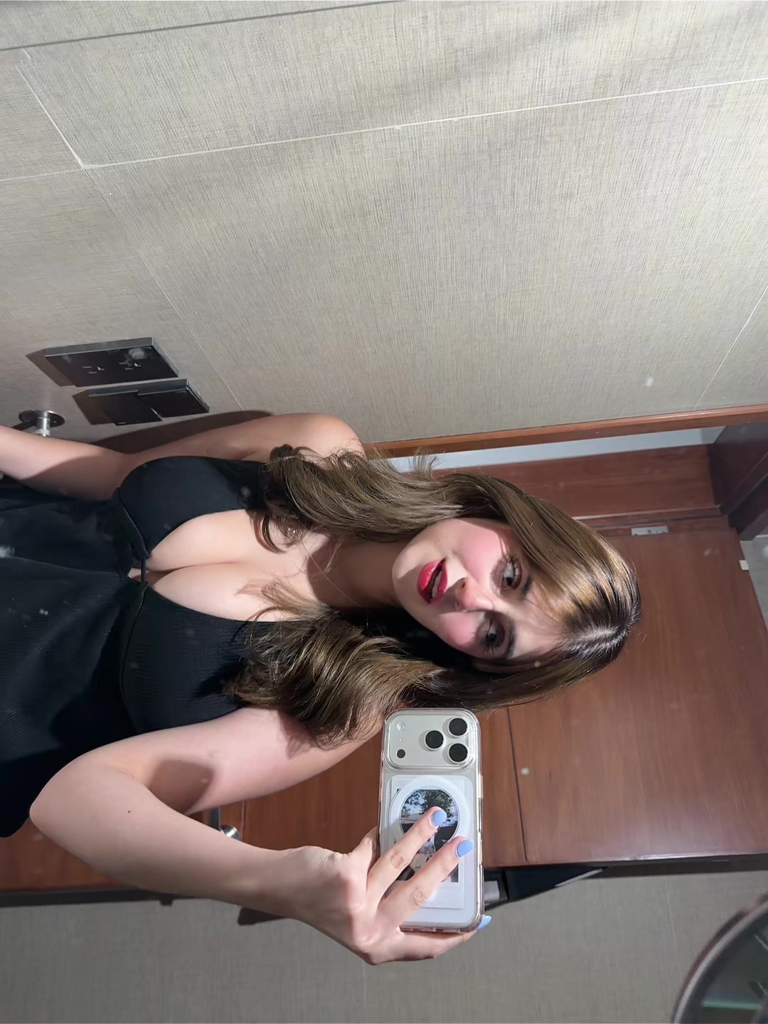 @izkuT