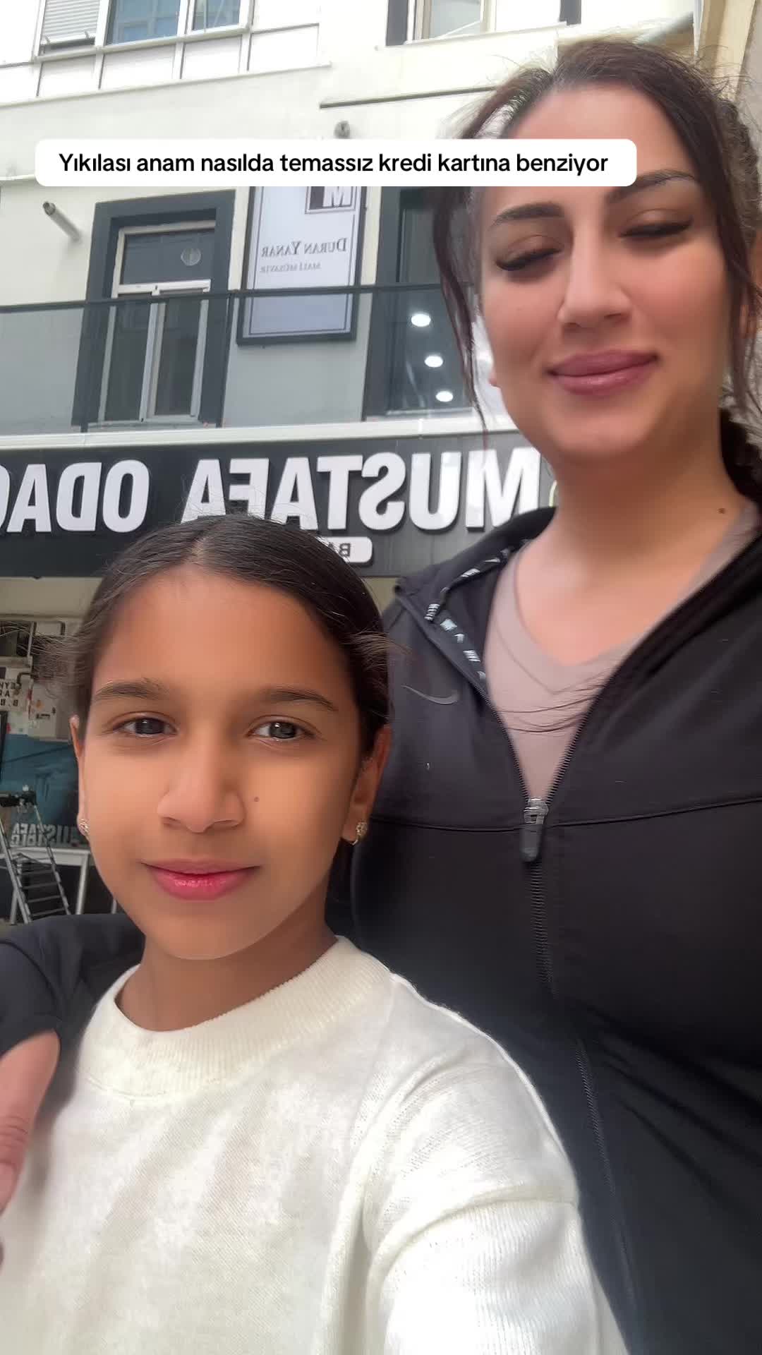 @Ayşe Özkan