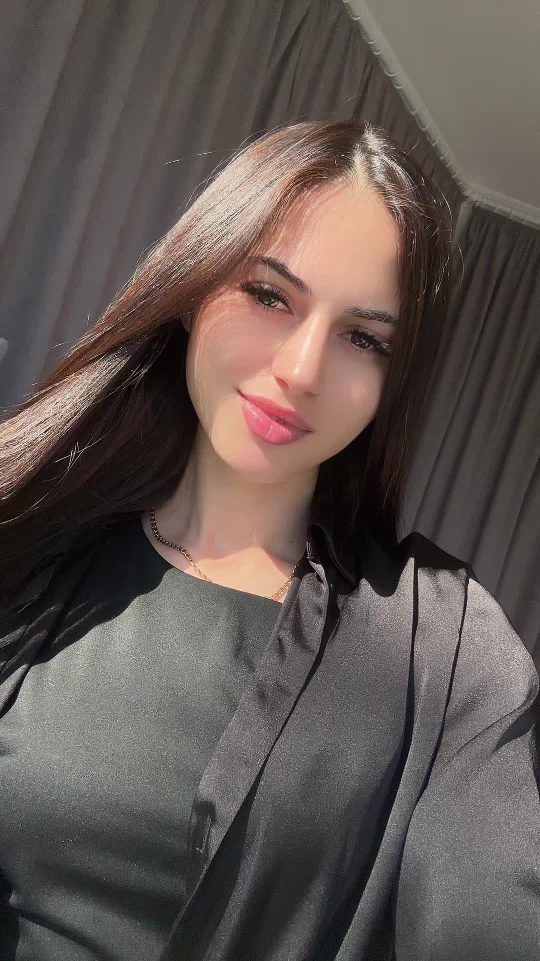 @Annushka🖤♥️