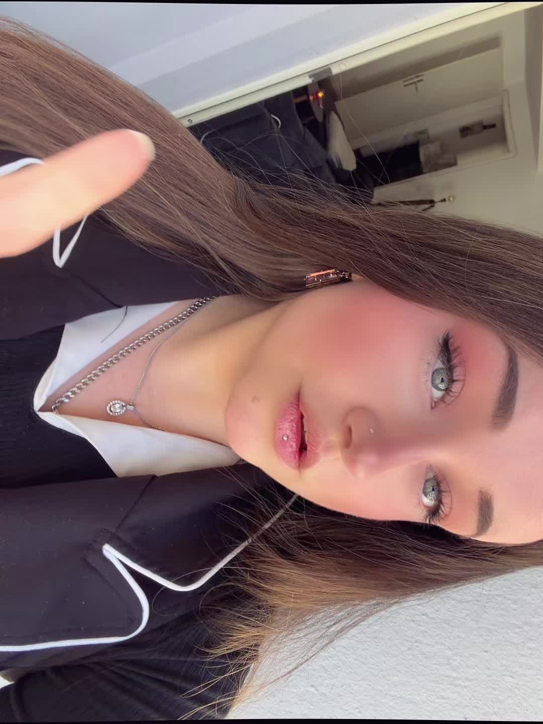 @Seline