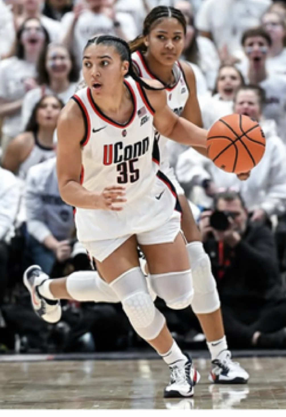 @uconnswbb 🩵