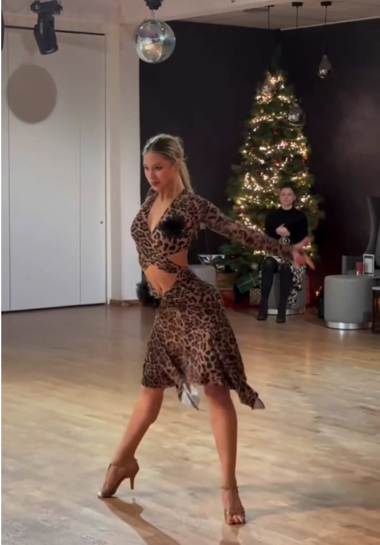 @ZYMdancestyle
