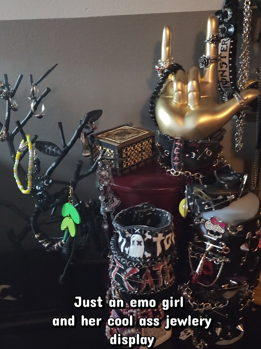 @⛧🖤⛧