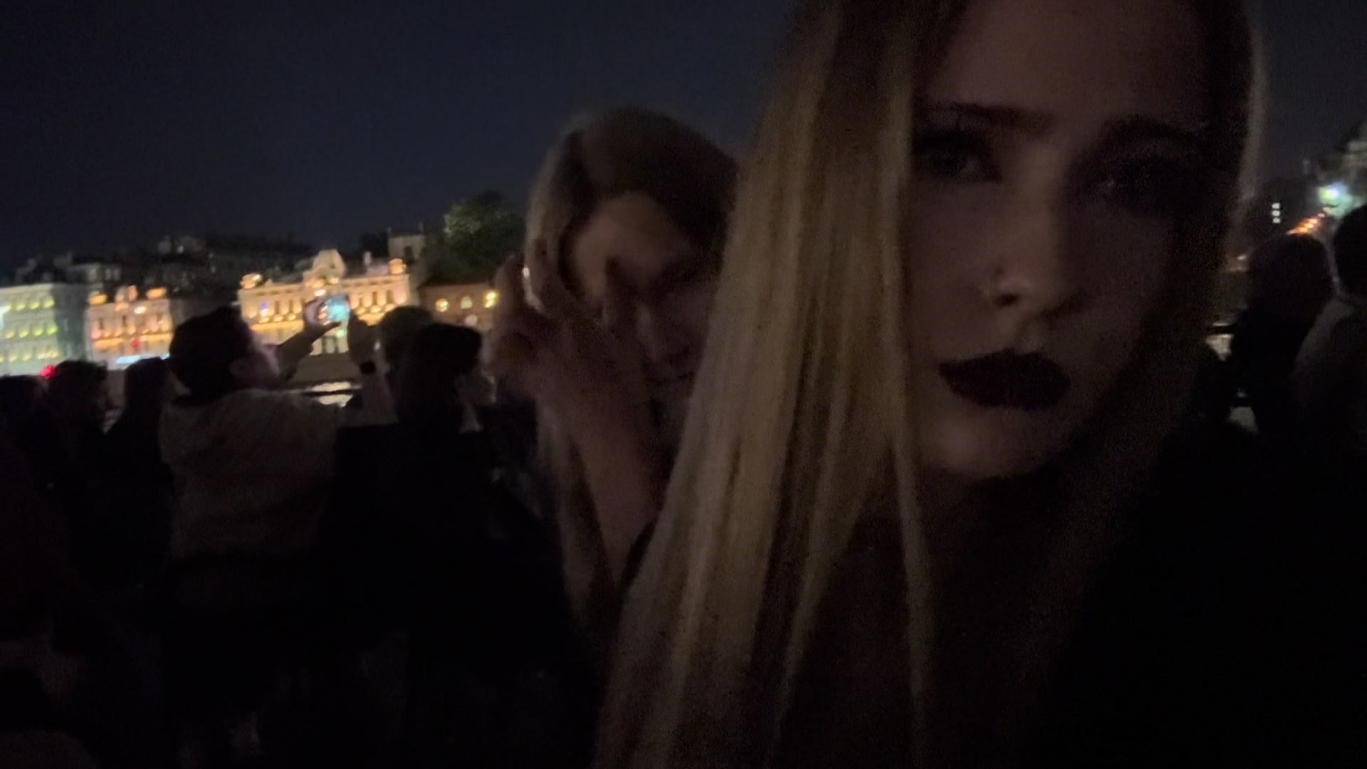 @◤✞ 𝖌𝖗𝖊𝖊𝖓 𝖜𝖔𝖒𝖆𝖓 ✞◥