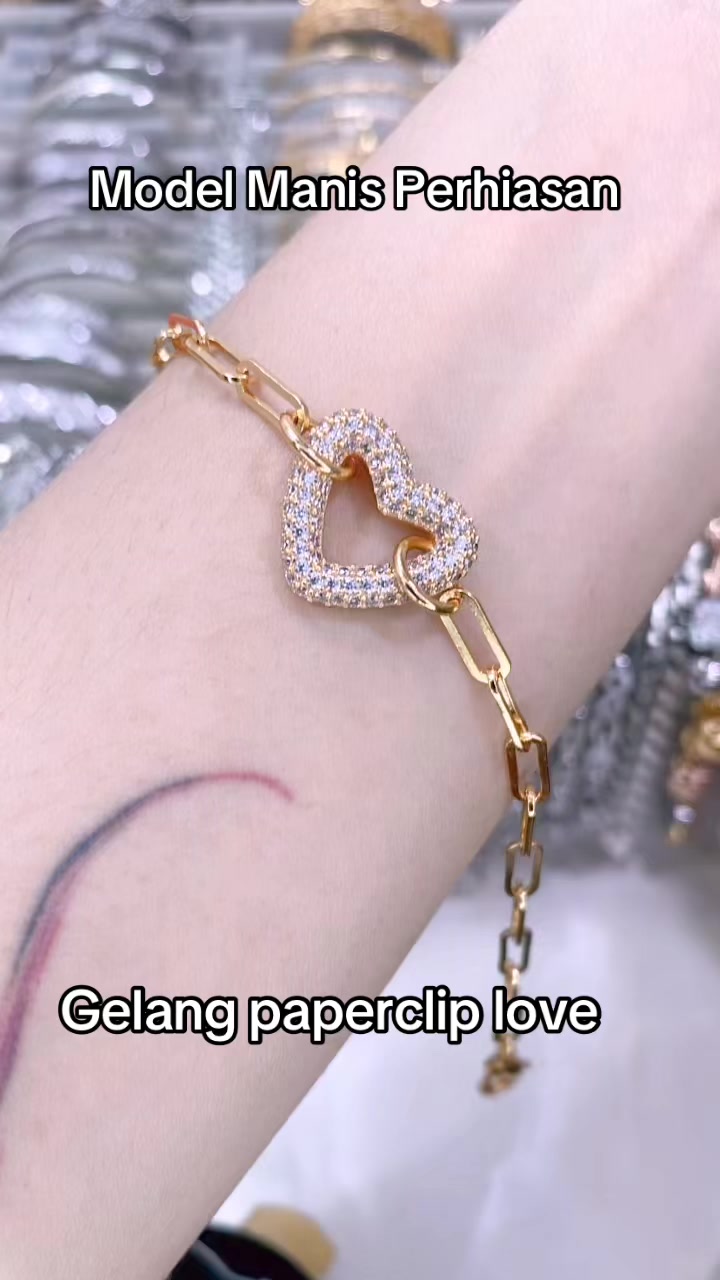 @Model Manis Perhiasan