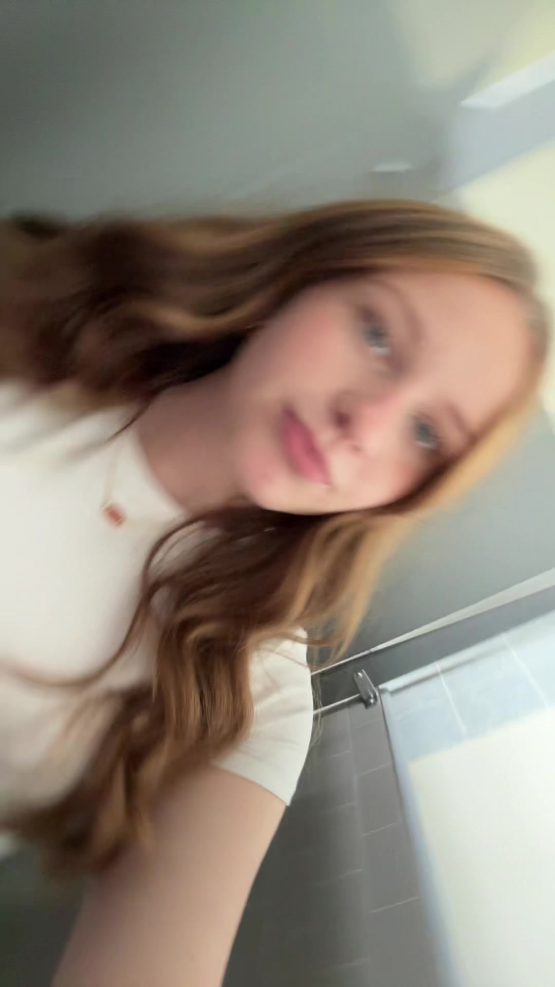 @hi.
