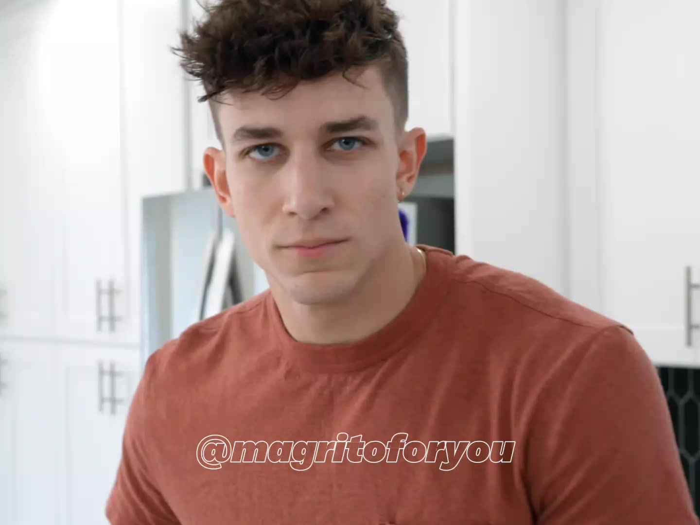 @𝗟𝗼𝘃𝗶𝘁𝗼