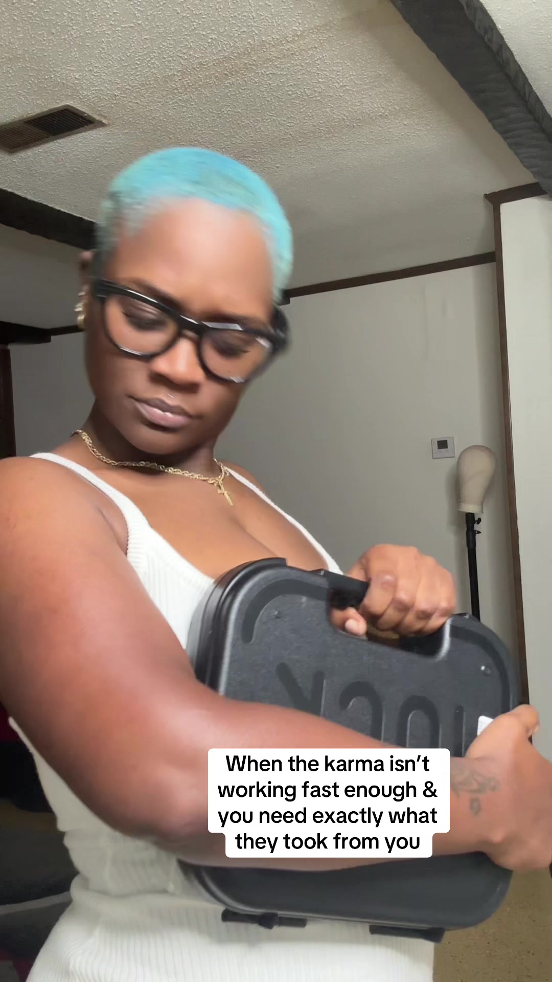 @50ShadesOfNia