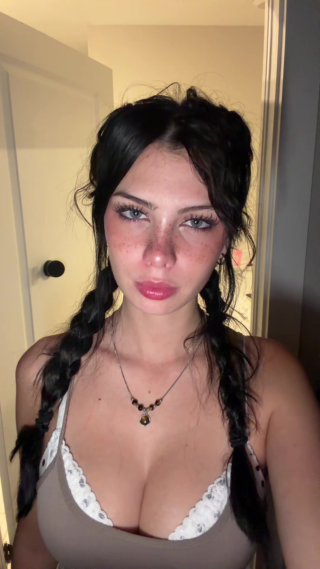 @aviva_foxx