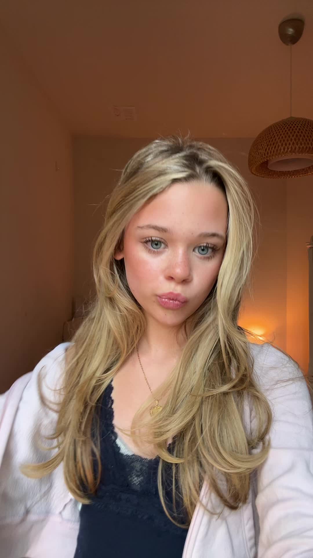@𝓒𝓪𝓶𝓲🪽🧁🦢🩰