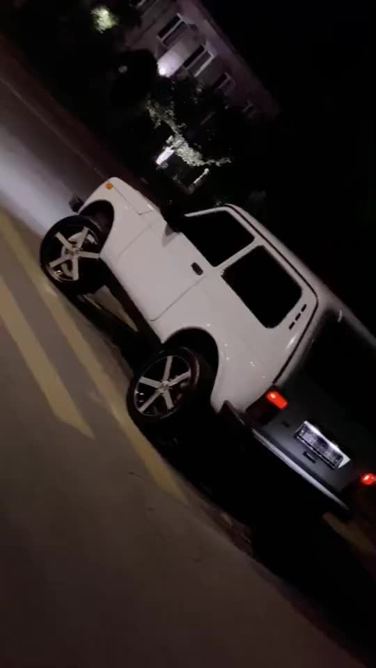 @Lada Niva Urban
