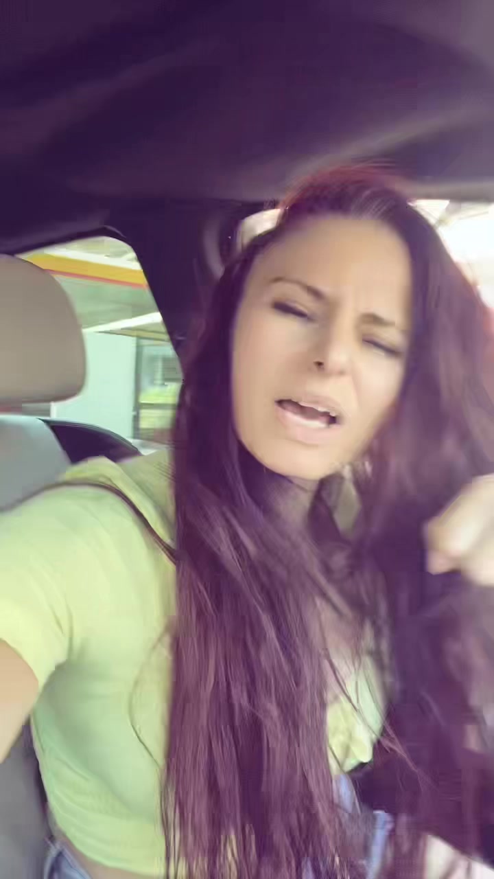 @Louisaartemis)