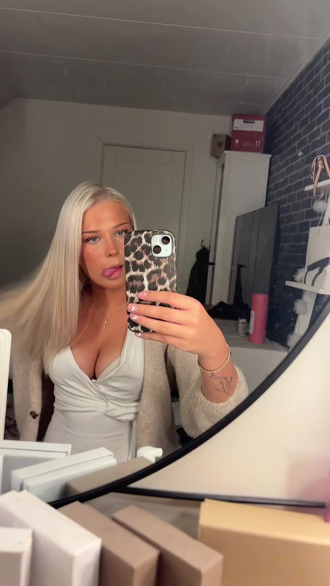 @Elvis🥂🥂