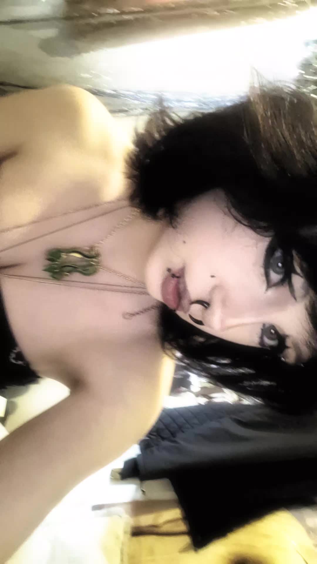 @Nevaeh..🥀