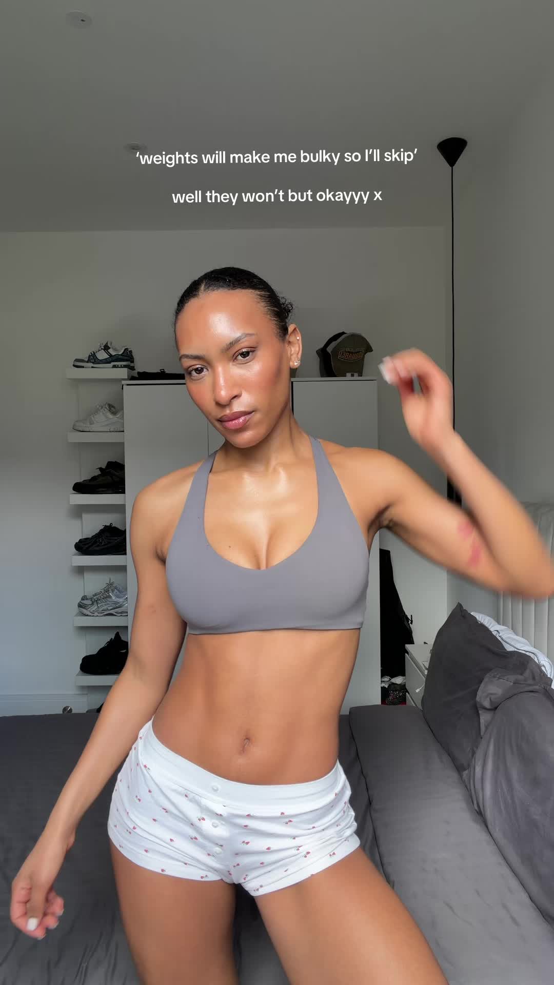 @Nia