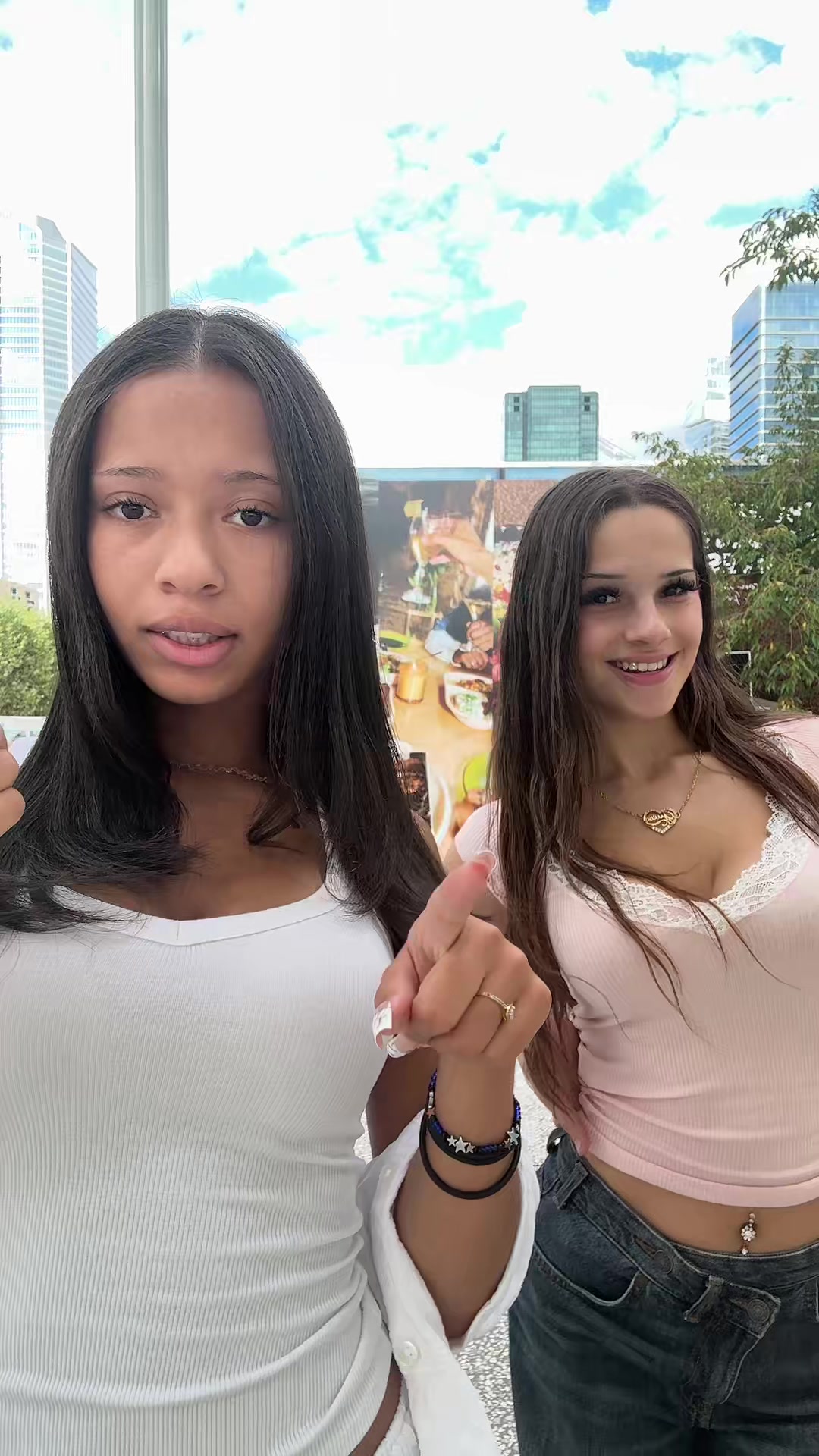 @wlw 👩🏽❤️💋👩🏻