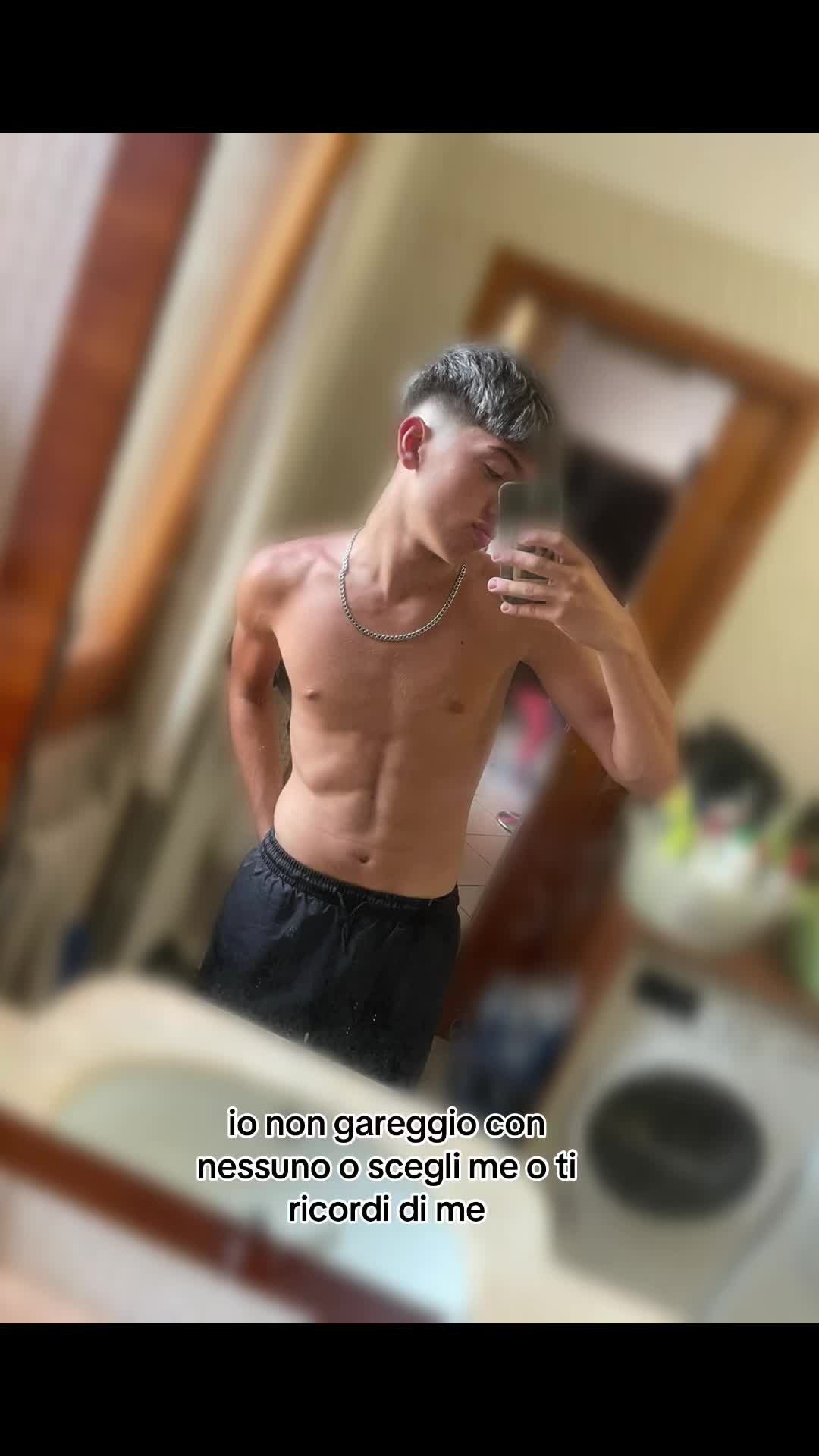 @🦅