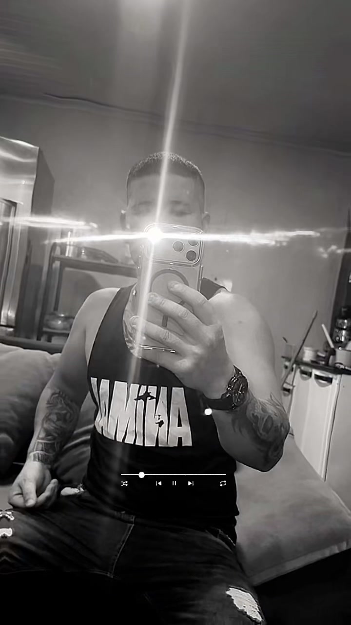 @𝐀𝐥𝐞𝐬𝐬𝐚𝐧𝐝𝐫𝐨 👽