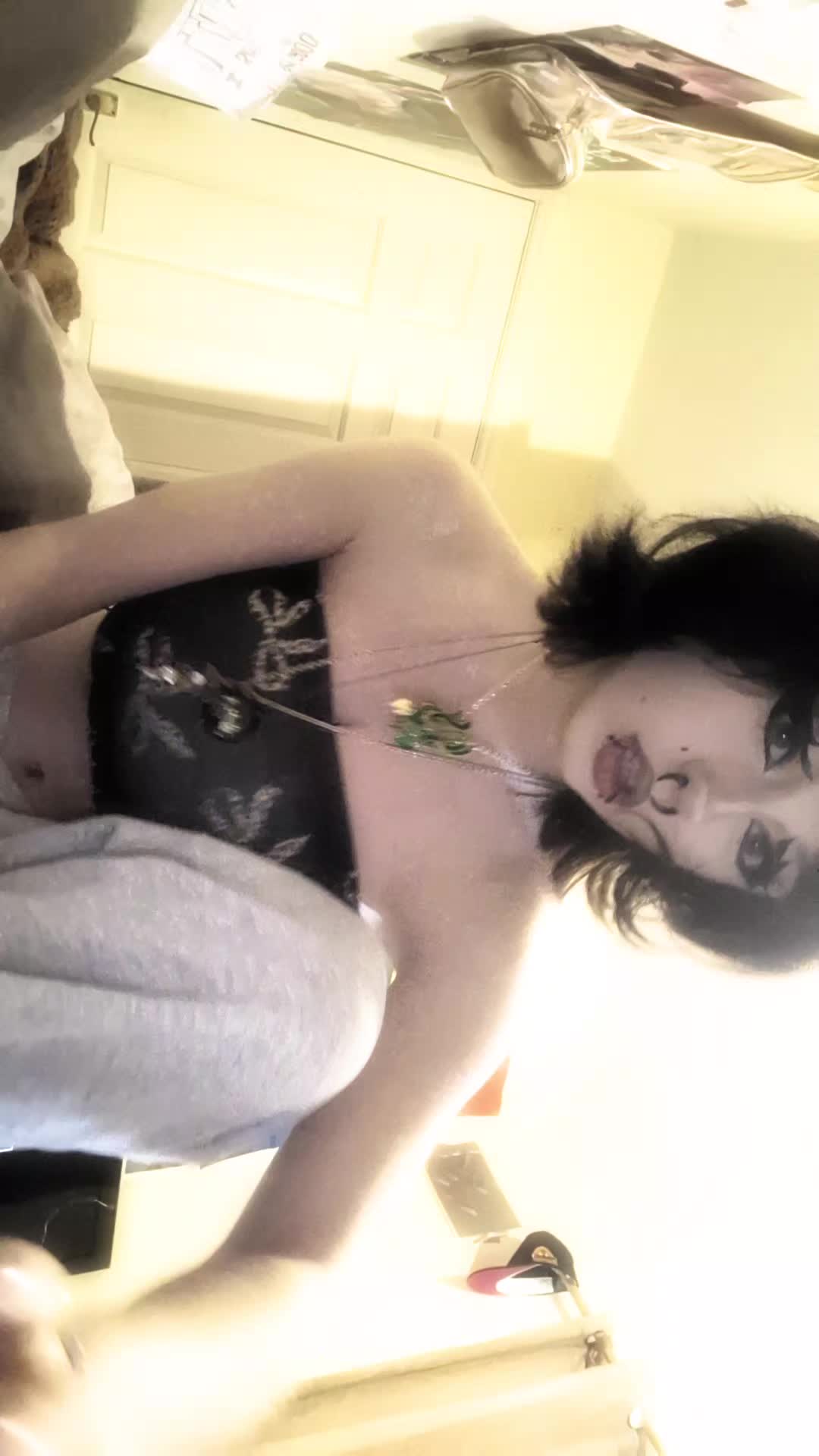 @Nevaeh..🥀