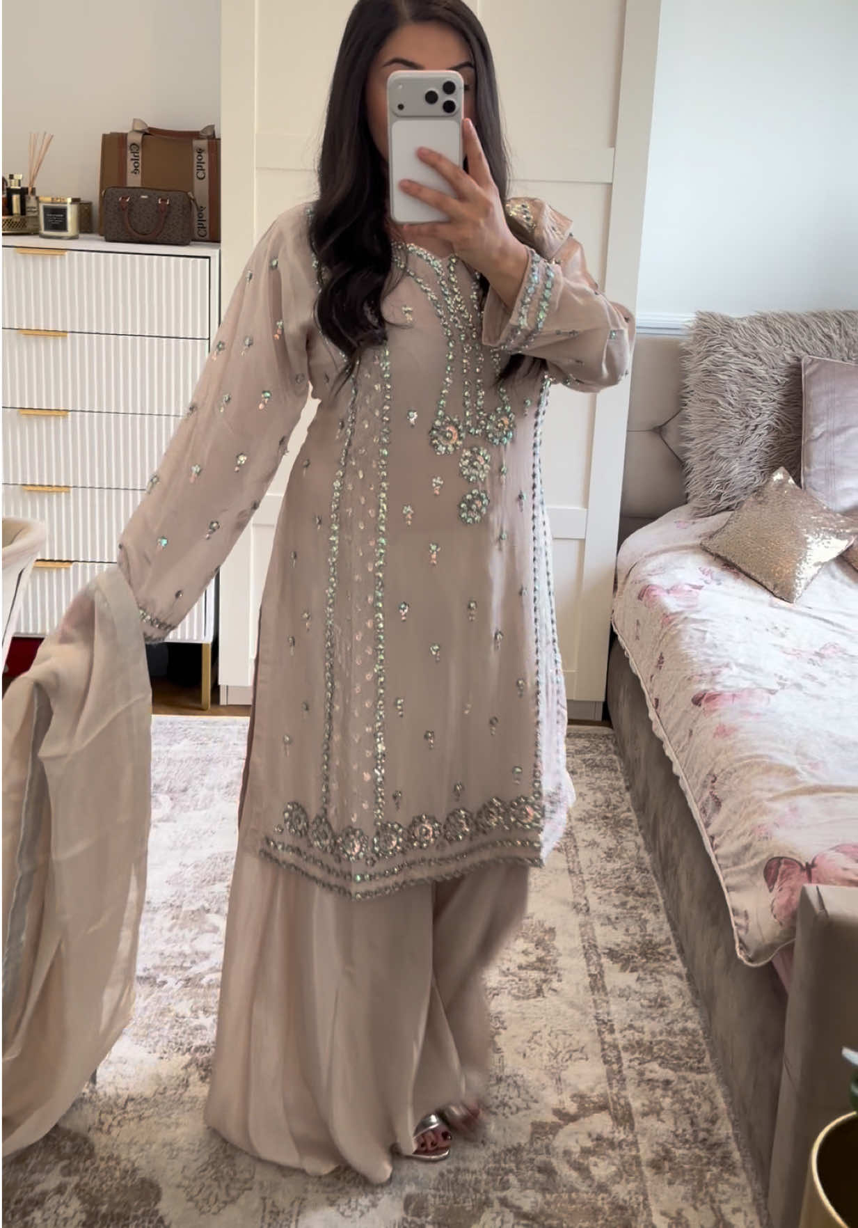 @Aina__couture