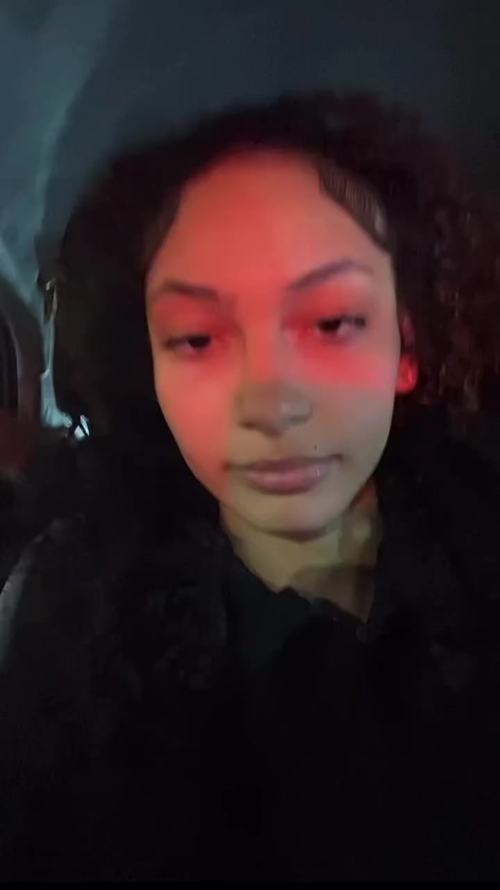@sumlighskinwitglasses