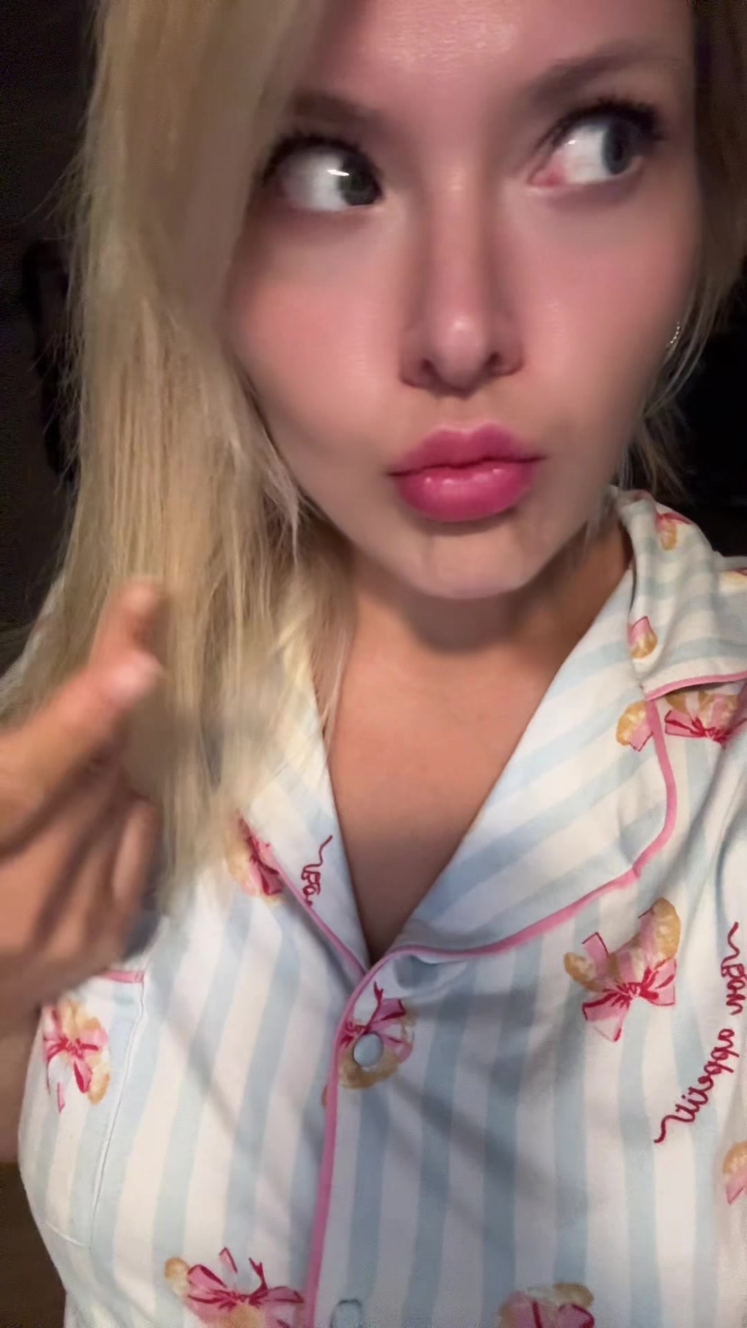 @Anika_Carina🦅