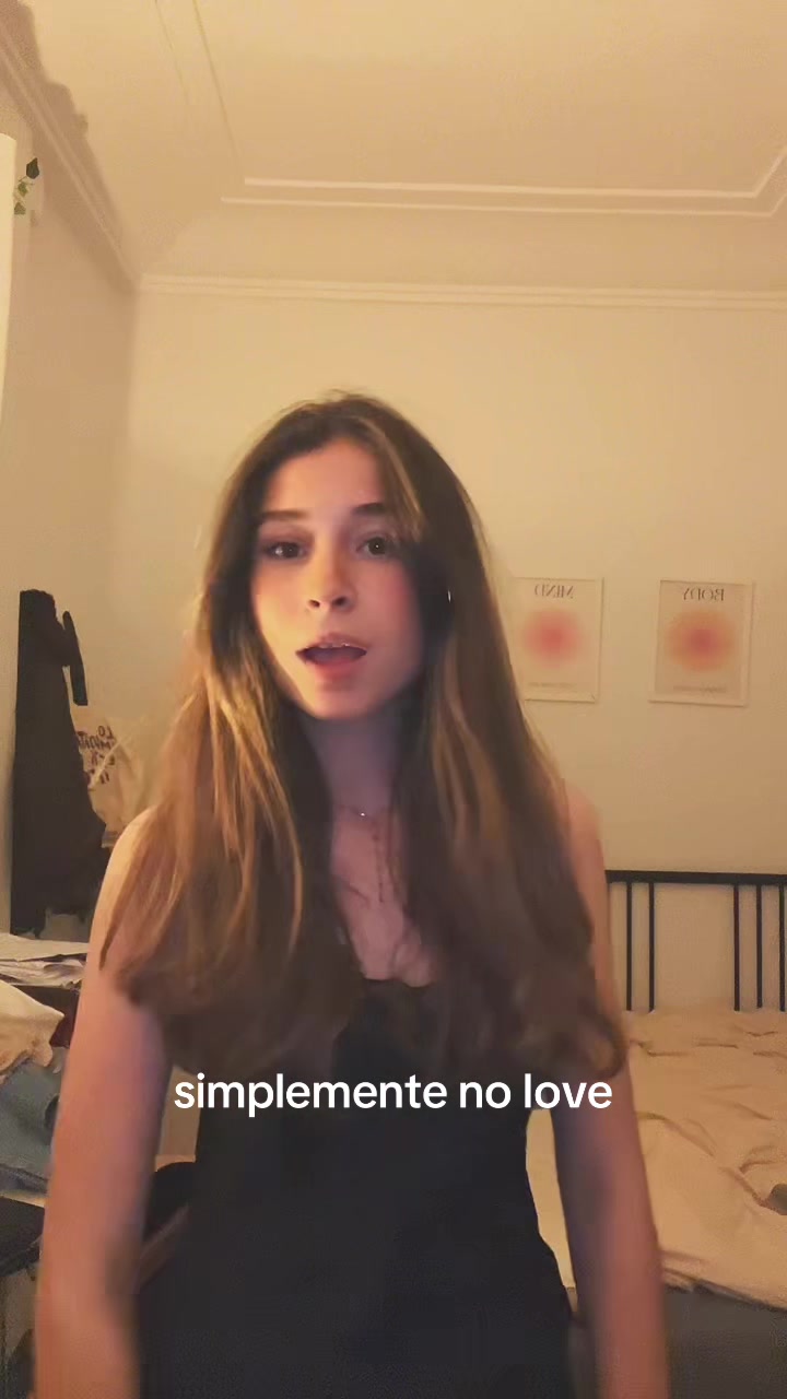 @carolinee