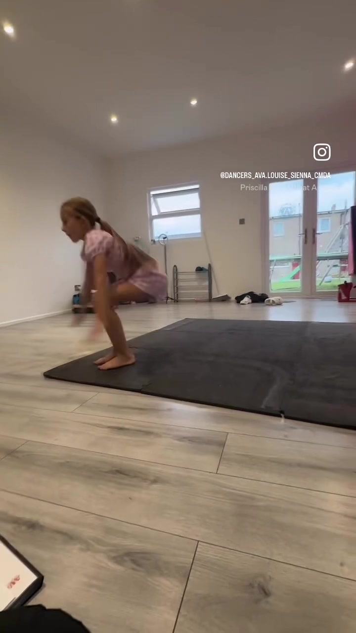 @Dancers Ava-louise and Sienna