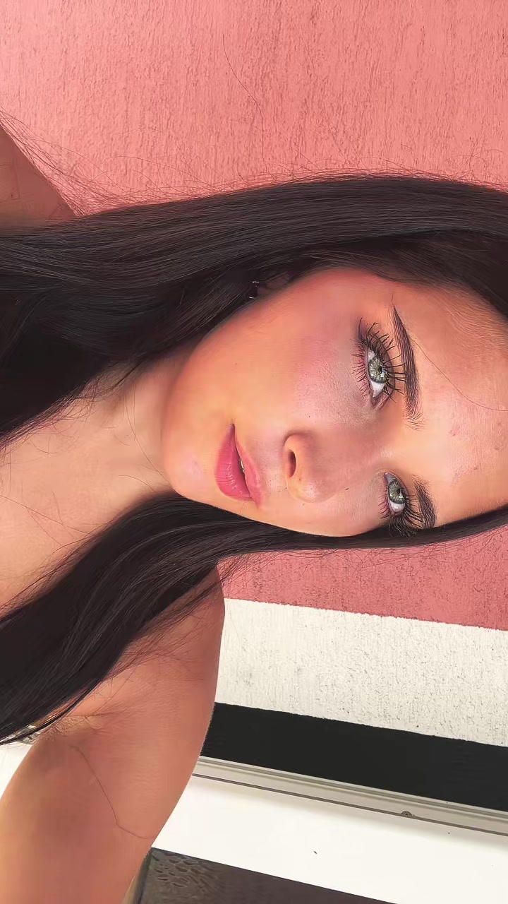 @lívia