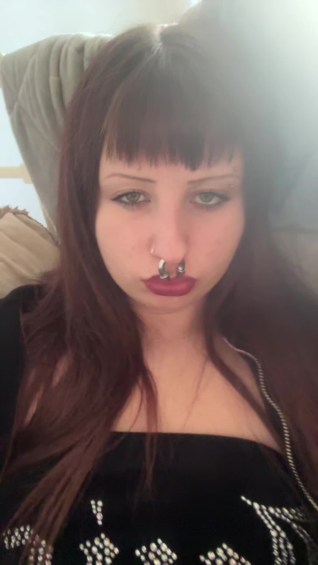 @𝔄𝔰𝔥𝔶𝔟𝔬𝔫𝔤𝔴𝔞𝔱𝔢𝔯⛧ ⩜⃝