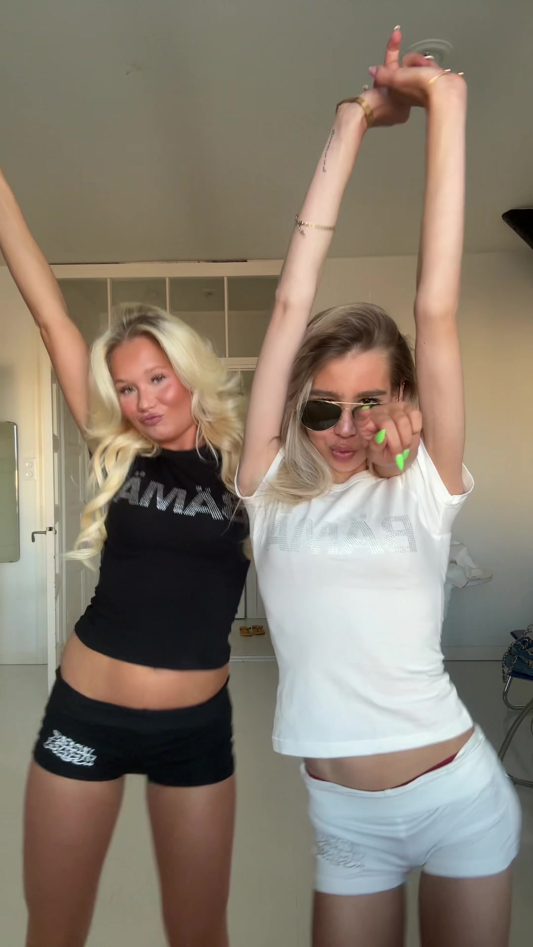 @Ella