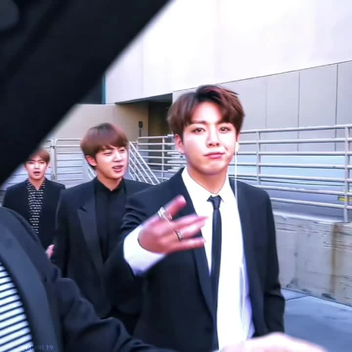@Emma⁷ [Song Kang's ass cheeks]