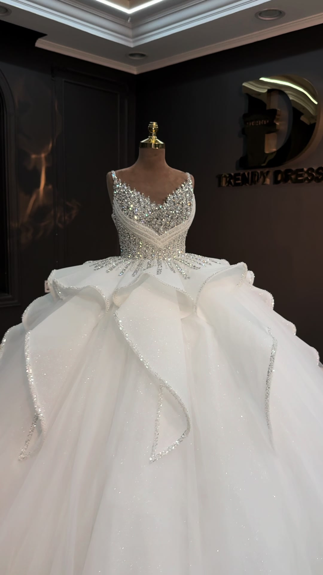 @TRENDY DRESSES