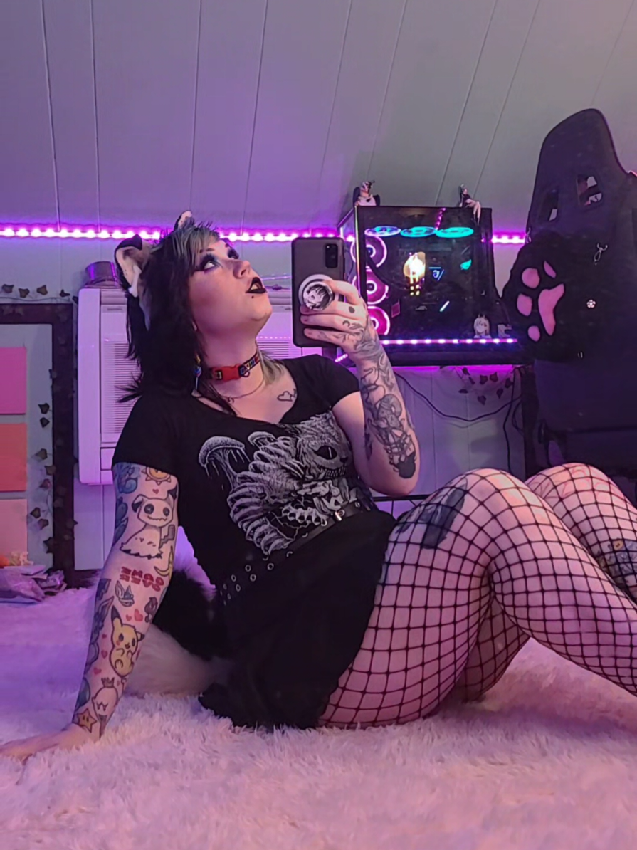 @Rainbow🏳️🌈Artist/Streamer🍃