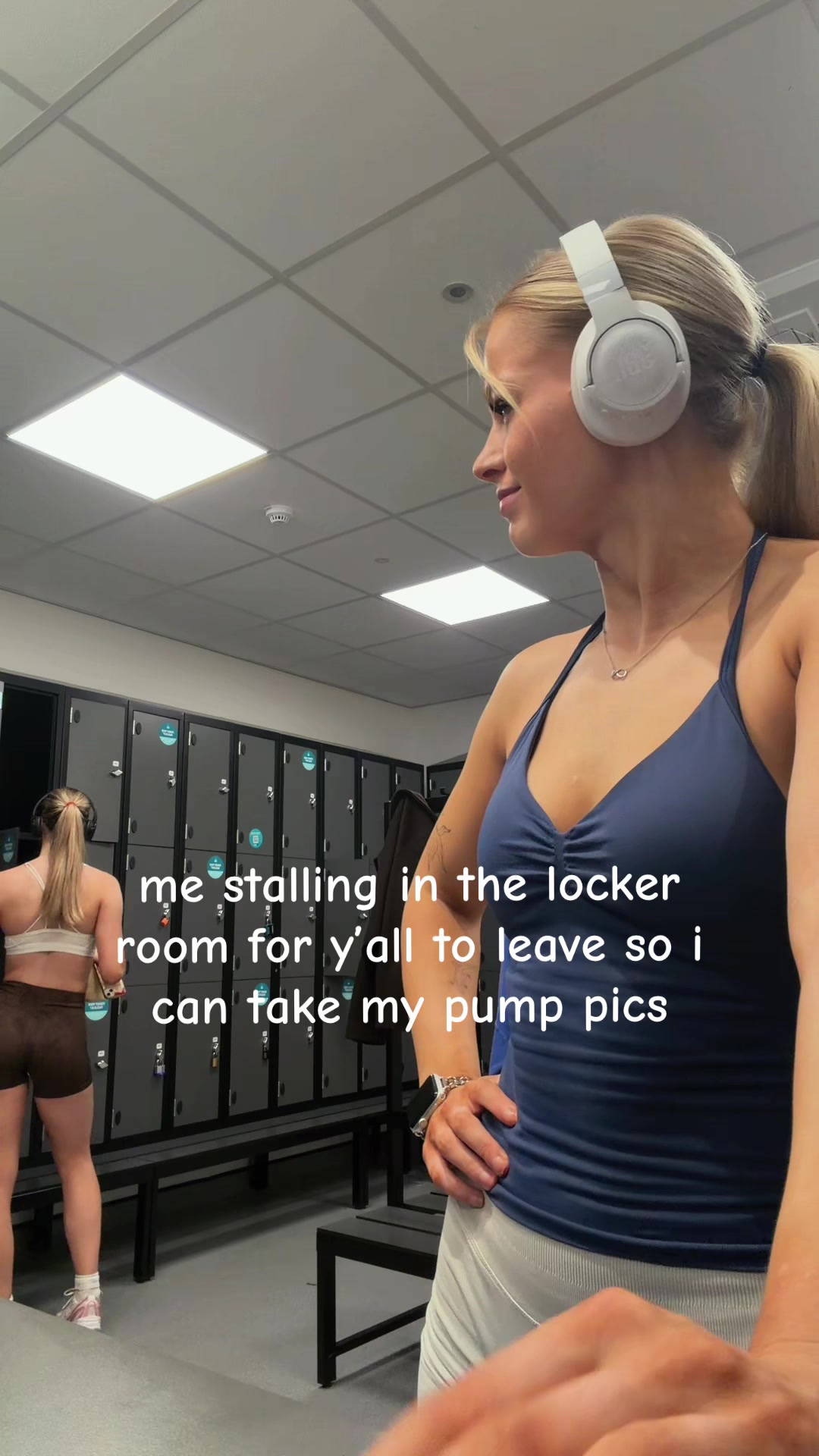 @elliearundell_