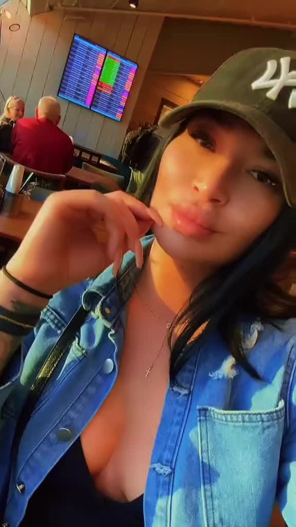 @Adriana Laura727