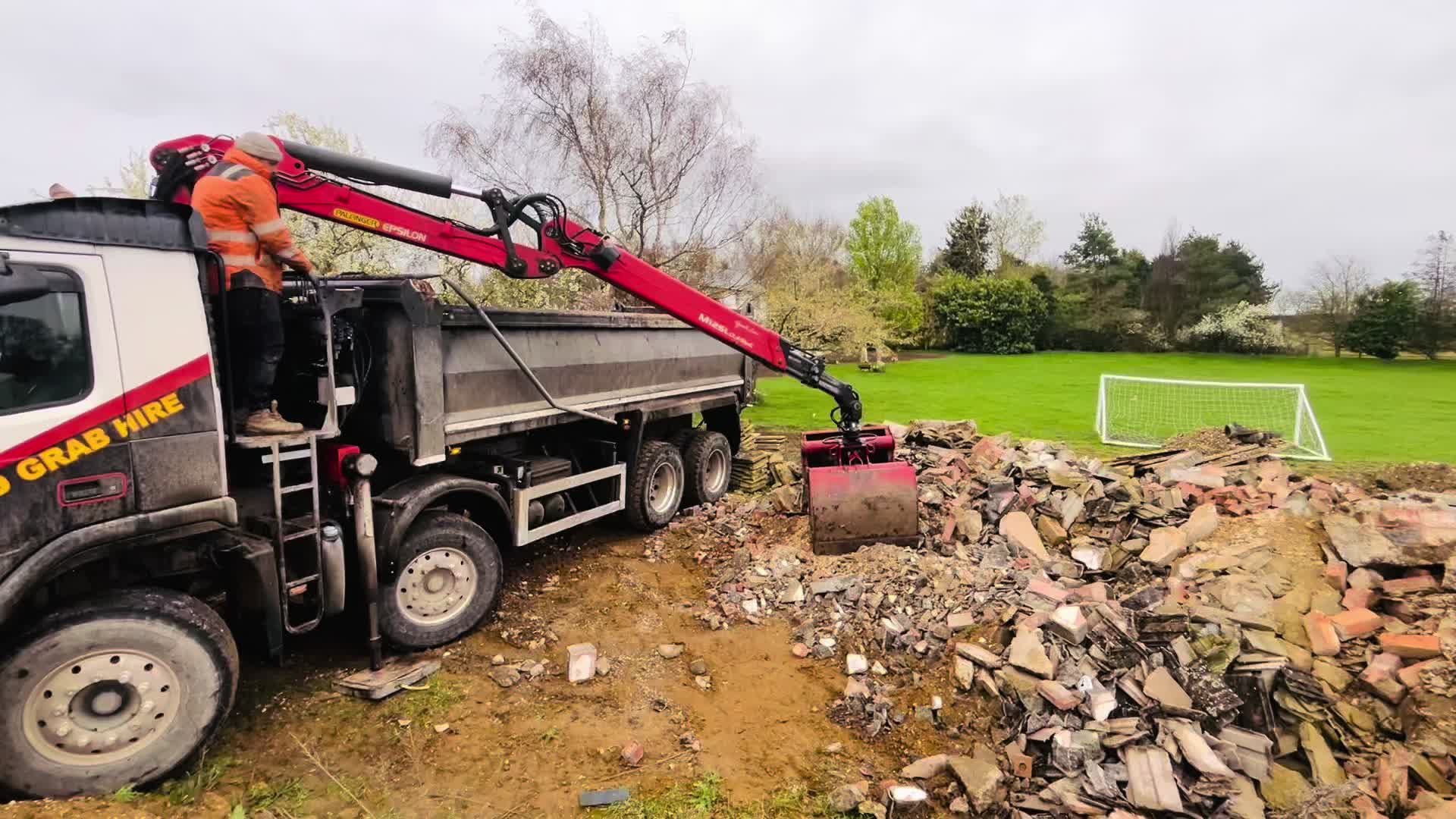 @Sleaford Grab Hire 🚨