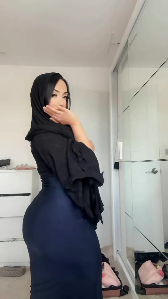 @HijabiStrokers.🤐
