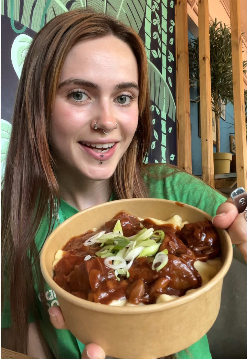 @robyn 𖤓 vegan eats & travel