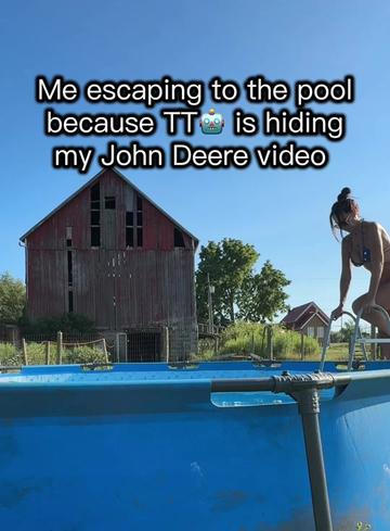 @Leone_The Bikini Farmer