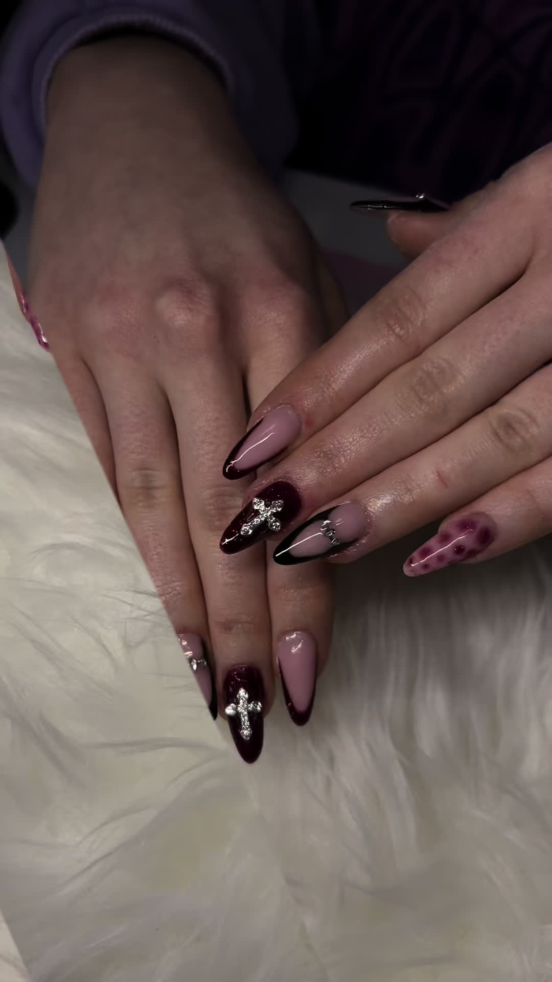 @Nails_vil&aacute;g