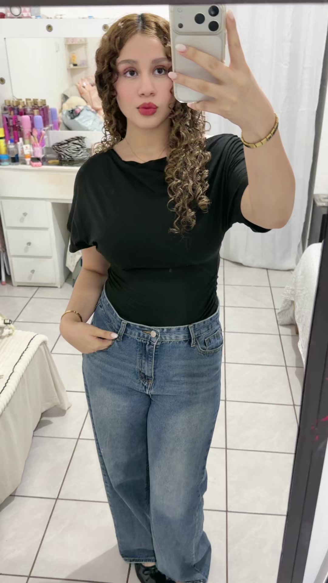 @anishka