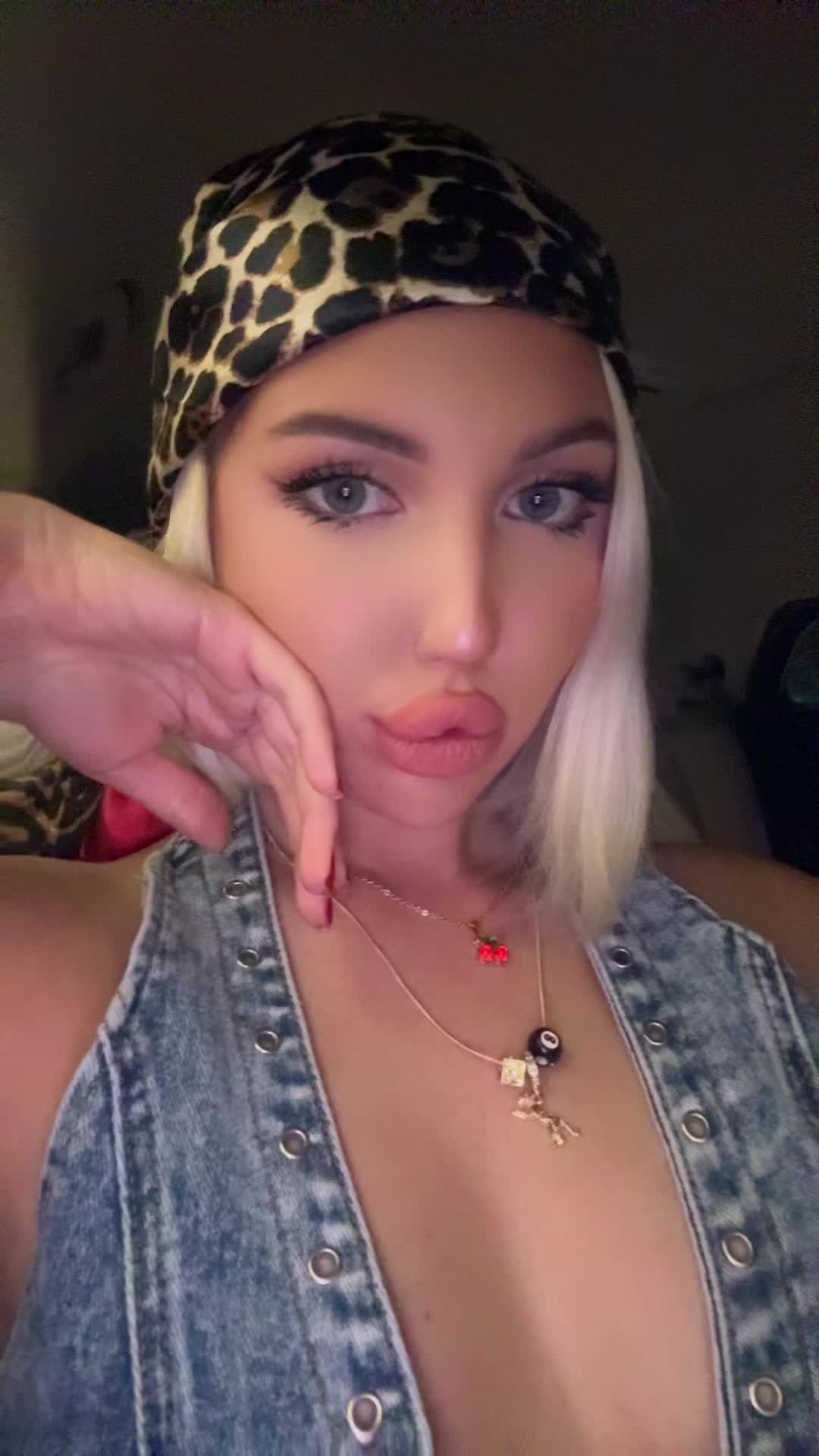 @👼